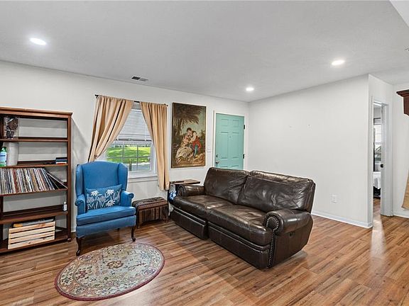 2nd image of 5021 Crest Dr
