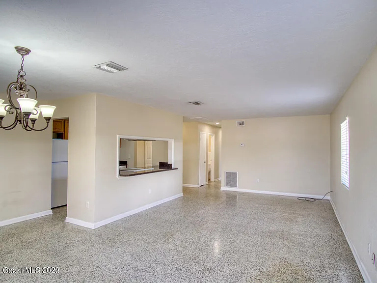 1010 Bianca Dr NE — Photo 9