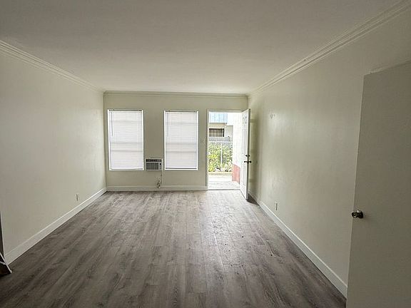 4th image of 815 S Wilton Pl #1