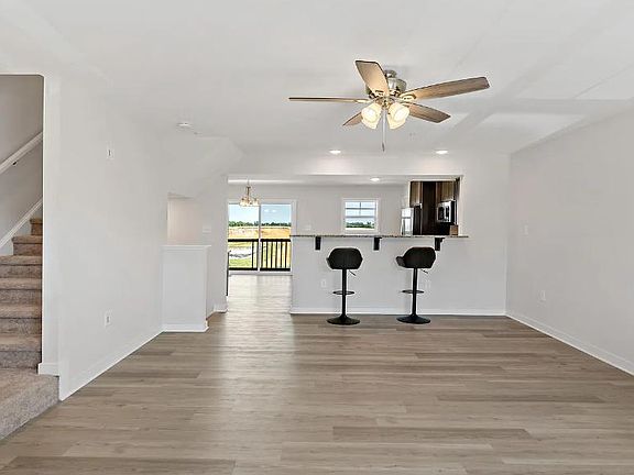 3rd image of 146 Carnes Way