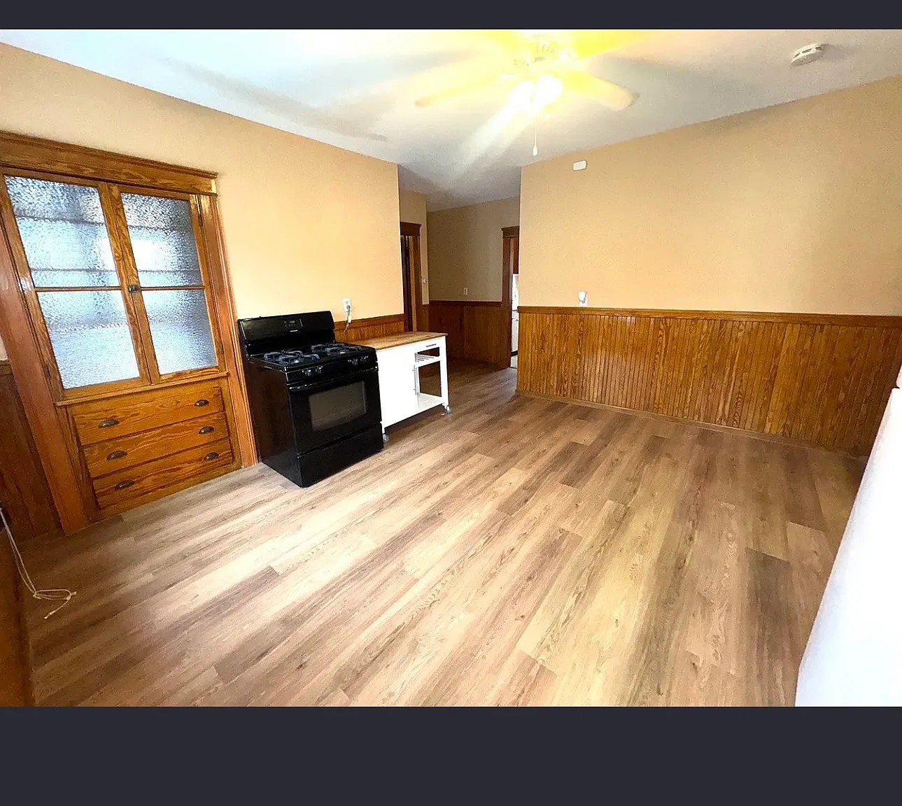 3 bed, 1364 sqft, $2,300 — Photo 3