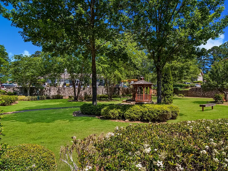 Dunwoody Pointe — Photo 13