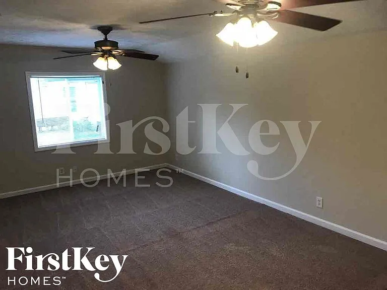 4801 Leone Dr — Photo 6