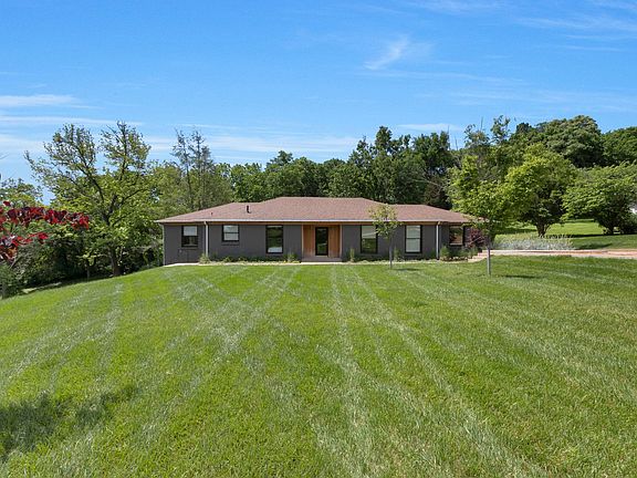 2nd image of 821 Brentview Dr