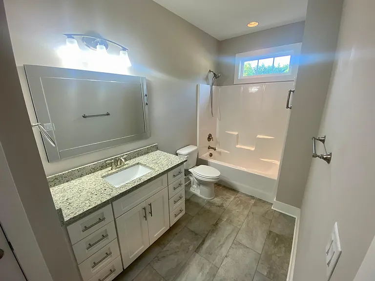 300 Canterbury Ln — Photo 5