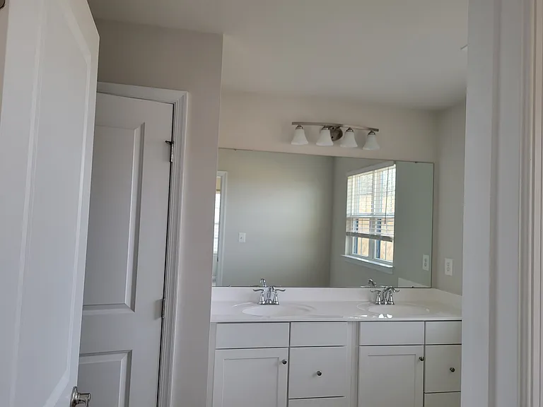 1009 Headquarters Way — Photo 9