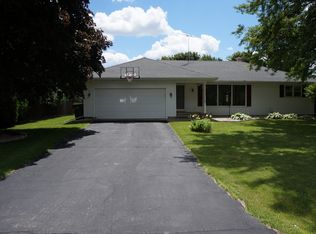 157 Villa Dr, Neenah, WI 54956