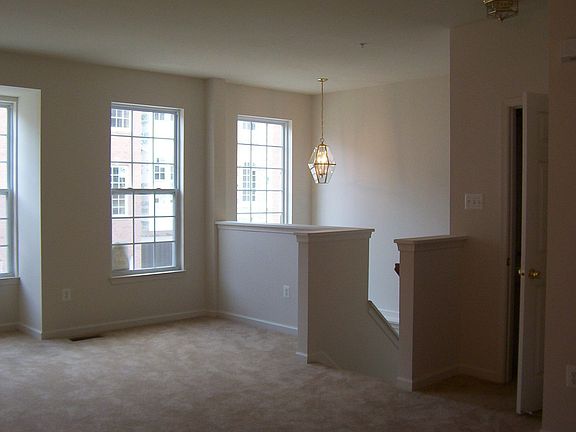 Entrance--great ceiling height.