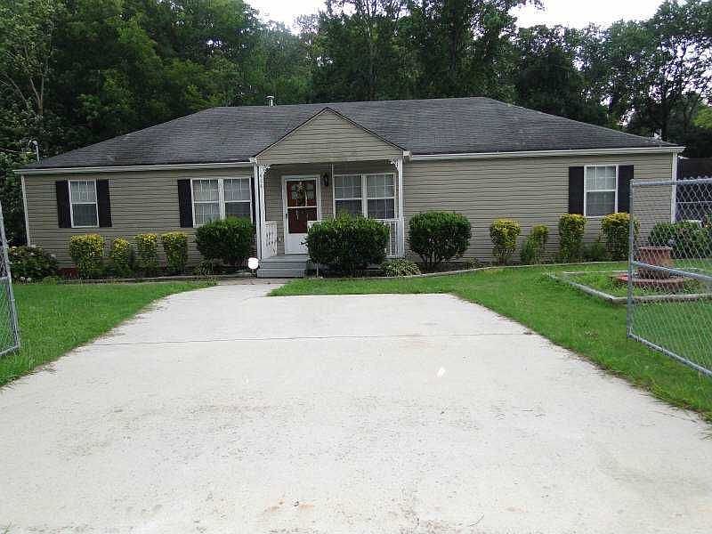 1st image of 414 Roosevelt Cir