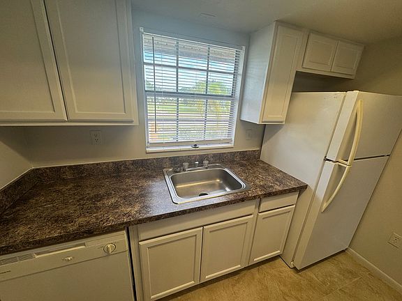 2nd image of 209 Bristol Ln