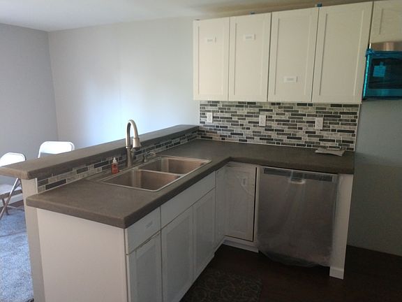 3rd image of 55 Lakeview Ave