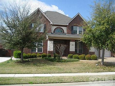 1st image of 2428 Lakewood Dr