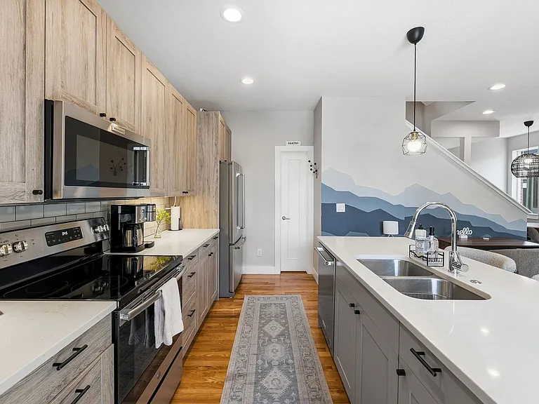 1731 Irving St #105 — Photo 5