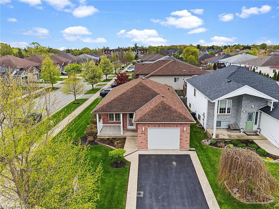 1st image of 296 Autumn Cres