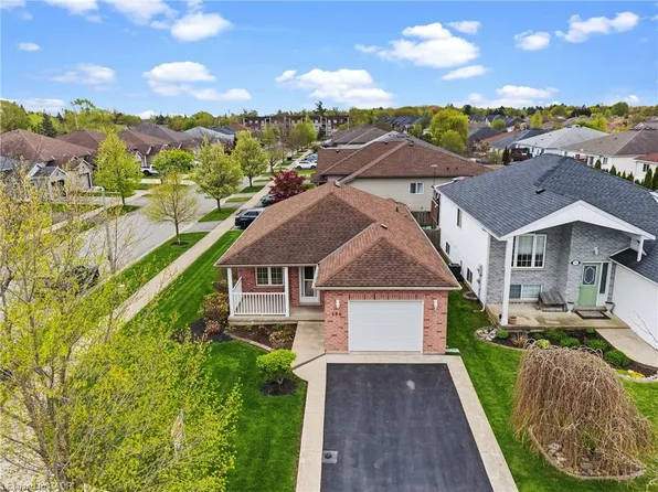 296 Autumn Cres, Welland, ON L3C 7K1