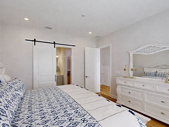 3rd image of 19 Spinney Ln