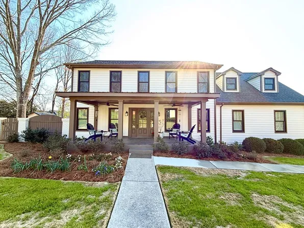 1700 NW Wellington Dr, Dalton, GA 30720