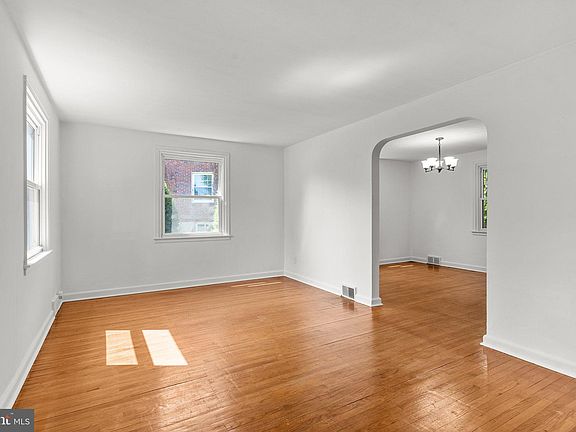 4th image of 1310 Roosevelt Ave