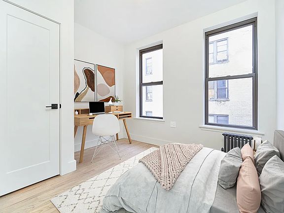 2nd image of 306 E 5th St APT 20