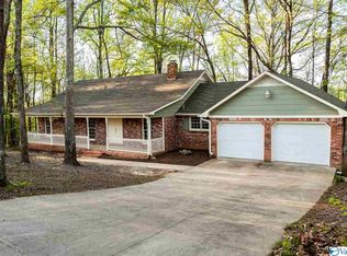 584 Hampton Rd NW, Hartselle, AL 35640