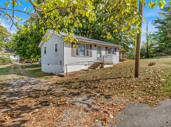 709 Walnut St W, Dickson, TN 37055