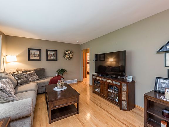 4th image of 21349 121st St