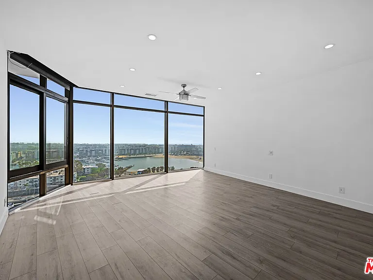 4267 Marina City Dr #Penthouse 4 — Photo 32