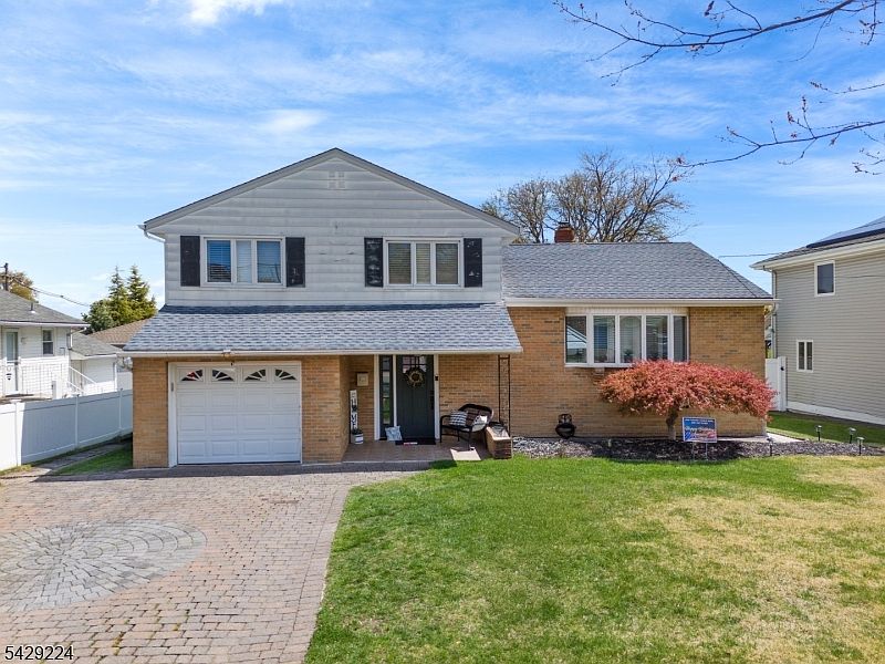 1st image of 11 Barbara Dr