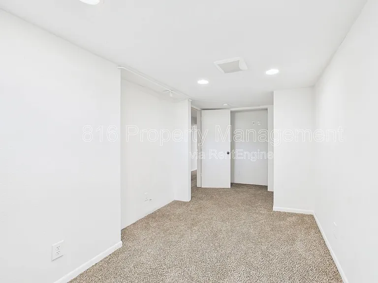 622 Christopher St — Photo 37