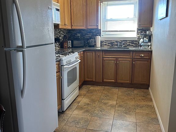 3rd image of 1-38 Virginia Dr #B