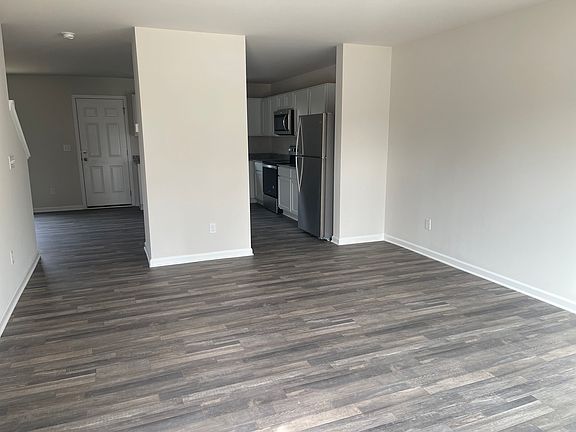 5th image of 132 Grassy Meadow Ln