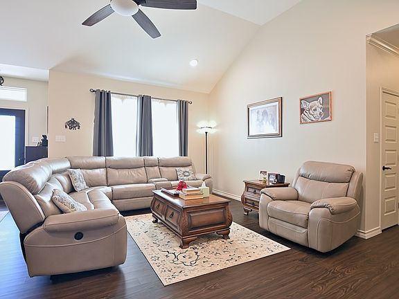 5th image of 1934 Colonial Dr