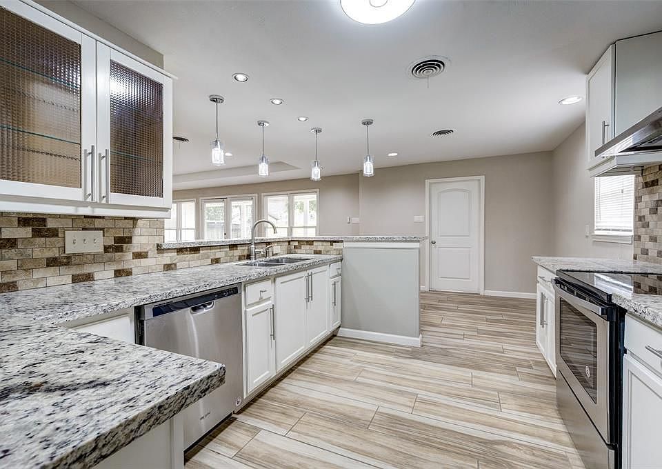 1st image of 4915 Glenmeadow Dr