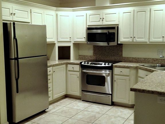 4th image of 105 Fairway Cir