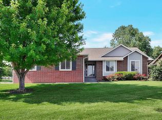 536 E Rolling View Dr, Valley Center, KS 67147
