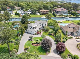 10 Canal Way, Hampton Bays, NY 11946