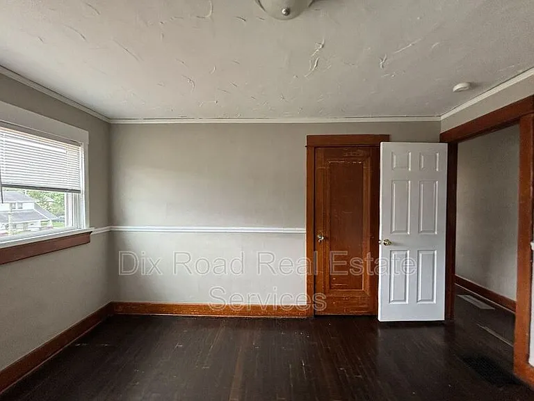 4013 E 3rd St — Photo 23