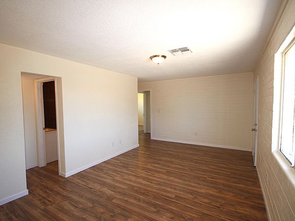 5th image of 1327 E La Salle St