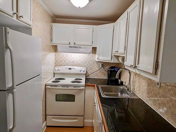 2nd image of 29 Arlington Rd APT 32