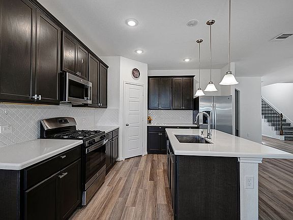 5th image of 15442 Islandview Ln