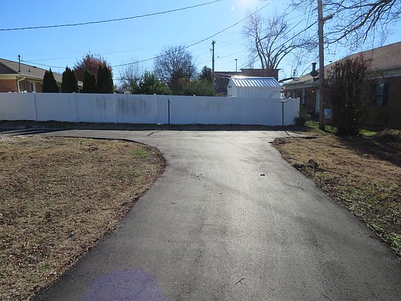 5th image of 322 North Dr