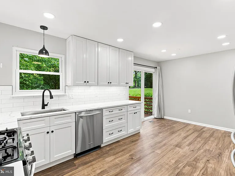 11414 Bronzedale Dr — Photo 15
