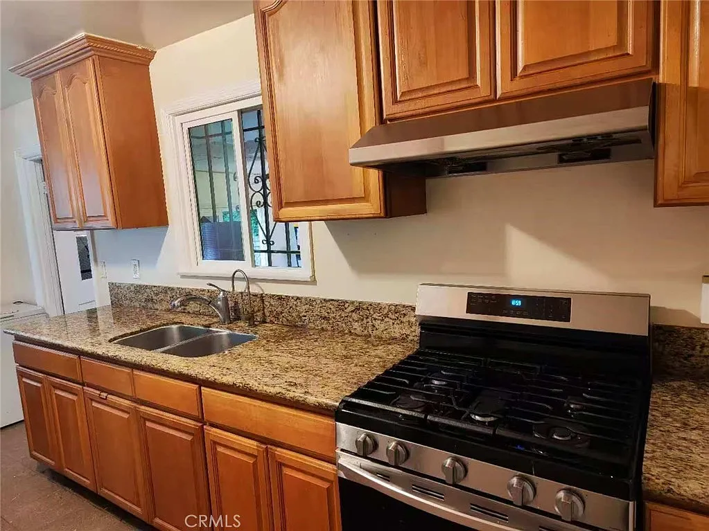 3 bed, 1152 sqft, $3,100 — Photo 3