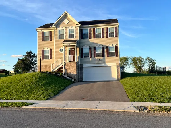 2 Equestrian Dr, Imperial, PA 15126