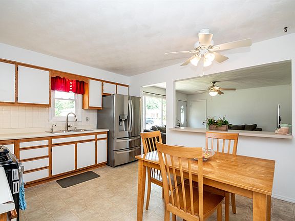 5th image of 210 Cypress St