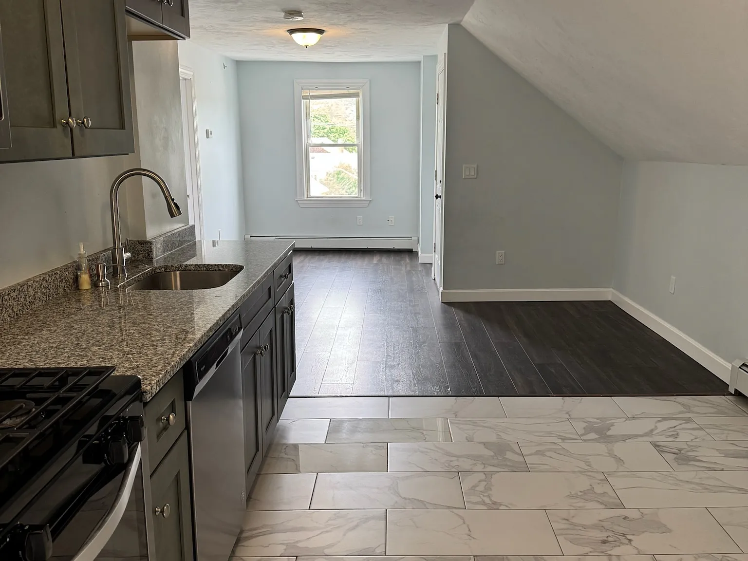 2 bed, 1000 sqft, $2,200 — Photo 4