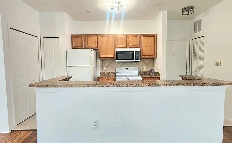 6171 Metrowest Blvd #107 — Photo 11