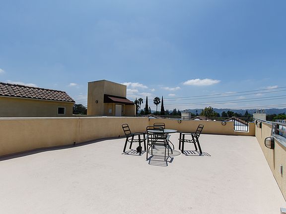 5th image of 13935 Burbank Blvd APT 101