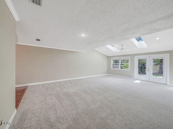 3rd image of 1025 W 19th St APT 2A