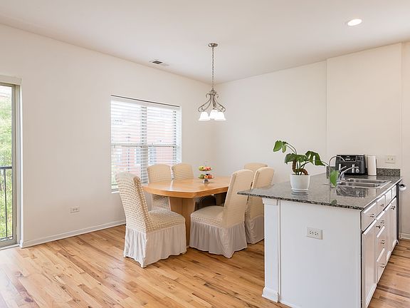4th image of 351 E 25th Pl #20-B